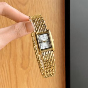 ساعات مربعه نسائيه