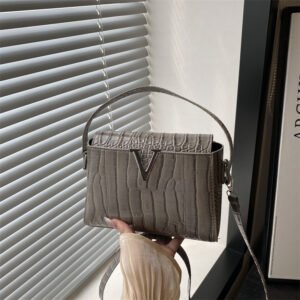 شنط كتف حريمي