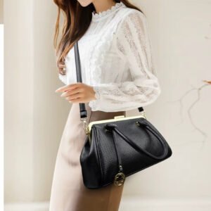 حقائب كتف وحقائب يد فاخرة من الجلد الناعم للنساء، حقائب كبيرة السعة بمشبك معدني، حقائب نسائية مصممة للتنقل اليومي