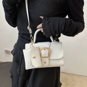 2026 موضة جديدة حقائب اليد والمحافظ الصغيرة مصمم المرأة حقيبة كتف العصرية رفرف الإناث تخفيف حقائب كروسبودي حقيبة حمل عادية